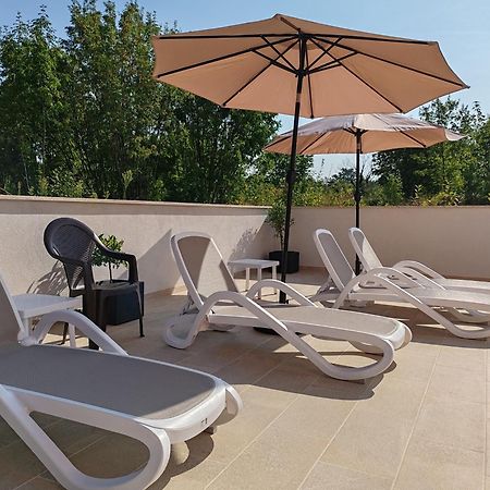 Apartments Oleander Lovrecica-Residence With Pool Lovrečica Exterior foto