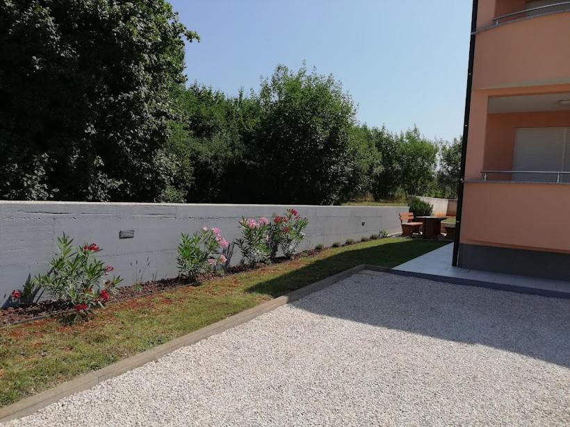Apartments Oleander Lovrecica-Residence With Pool Lovrečica Exterior foto