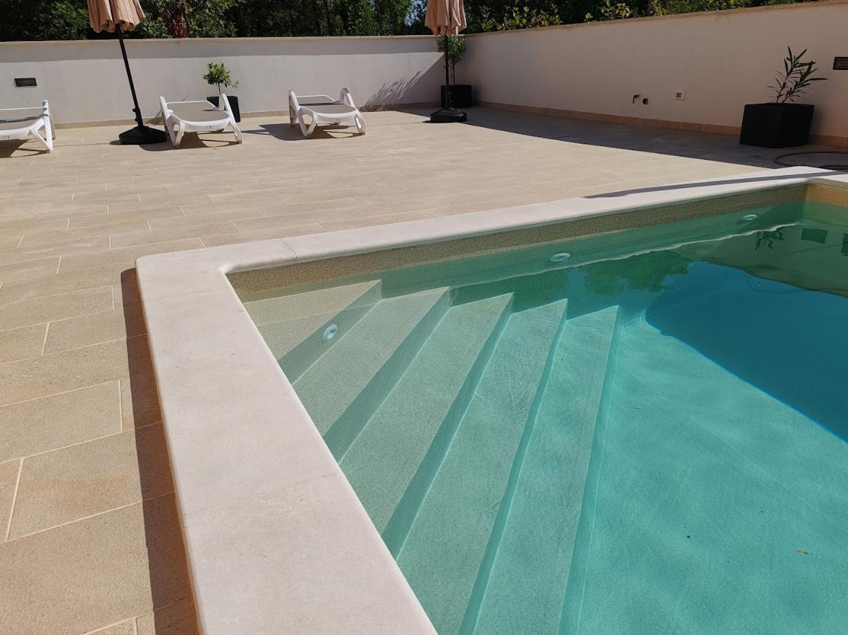 Apartments Oleander Lovrecica-Residence With Pool Lovrečica Exterior foto