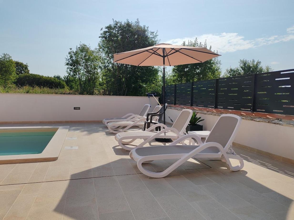 Apartments Oleander Lovrecica-Residence With Pool Lovrečica Exterior foto