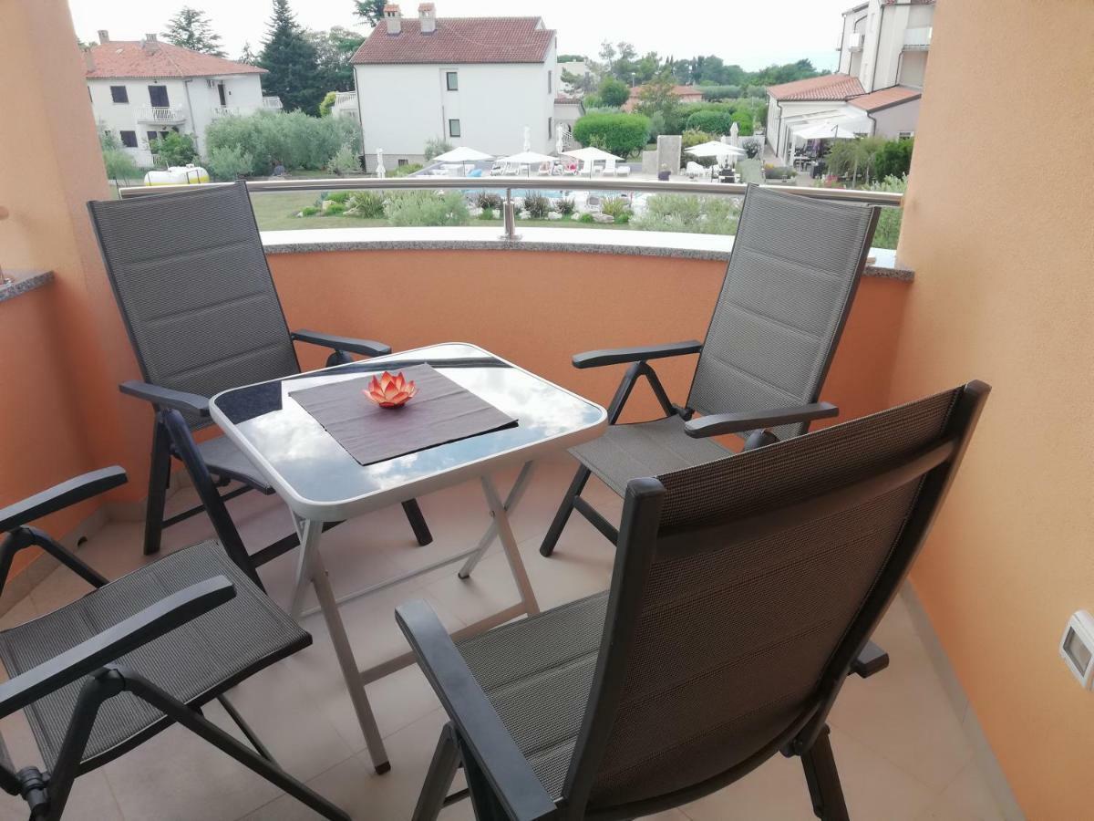 Apartments Oleander Lovrecica-Residence With Pool Lovrečica Exterior foto